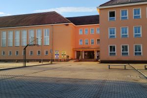 Außenansicht Schulgebäude 