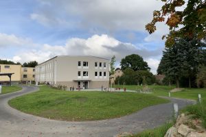Außenansicht Schulgebäude 